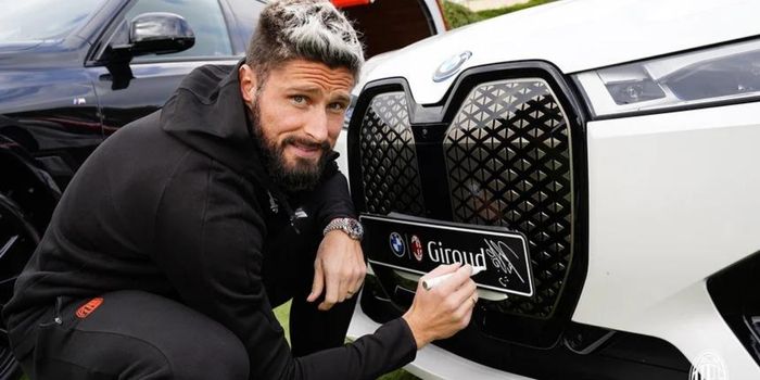 elevation bejdsemiddel overskud AC Milan Players Receive 25 New BMWs