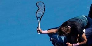 A tennis player having an outburst on the tennis court