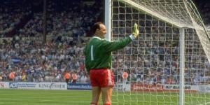 Former Liverpool goalkeeper Bruce Grobbelaar appreciating the fans in a past match.