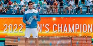 Carlos Alcaraz with the trophy after victory in the Miami Open