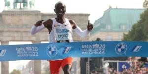 Eliud Kipchoge crosses the finishing line at the 2022 Berlin Marathon held on September 25 in Germany. 