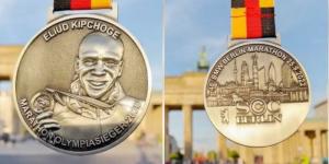 A collage image showing the 2022 BMW Berlin Marathon medal with an image of Eliud Kipchoge's face.