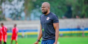 Frank Ouna takes charge of Musanze FC training session on August 31, 2022.