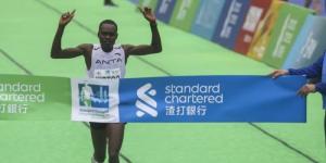 Kenyan runner Philimon Kiptoo Kipchumba celebrates his victory at the the 2023 Hong Kong Marathon staged on February 12. 