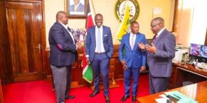 Nairobi County governor (second from left) posing for a photo with NOC-K officials on November 21, 2022 at City Hall. 