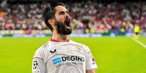 Isco Alarcón celebrates scoring his first goal for Sevilla on October 25, 2022, in Spain.