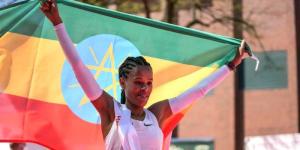 Ethiopia’s Yalemzerf Yehualaw celebrating winning the 2022 Hamburg Marathon on April 24 in Germany