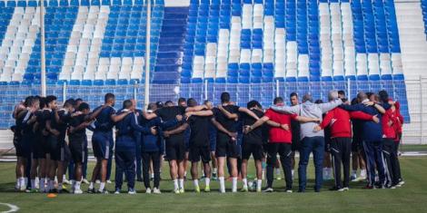 Al-Ahly players and members of the technical bench take part in a training session on February 18, 2023, in Sudan.
