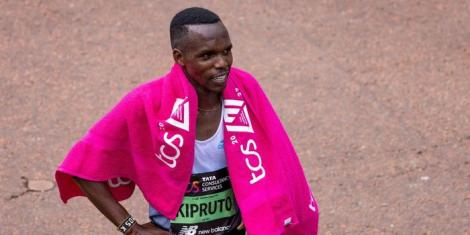 Amos Kipruto posing for a photo after winning the 2022 TSC London Marathon on October 2.