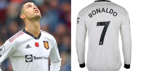 Collage image of Manchester United forward Cristiano Ronaldo (L) and the jersey that was auctioned on Saturday, November 19, 2022 (R).