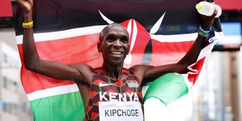 Kenyan athlete Eliud Kipchoge celebrating winning the delayed 2020 Tokyo Olympic Games marathon title on August 8, 2021.