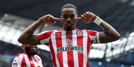 Brentford forward Ivan Toney celebrates scoring a goal against Manchester City on November 12, 2022 at the Etihad Stadium.