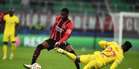 AC Milans Tomori battling it out with Liverpools Divock Origi.