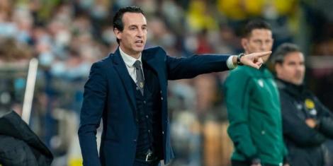 Newly appointed Aston Villa coach Unai Emery issues instructions during a past match.