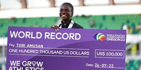 Nigerian international Tobi Amusan smiling with her cash award after breaking the 100m hurdles world record in Oregon, United States on July 24, 2022.